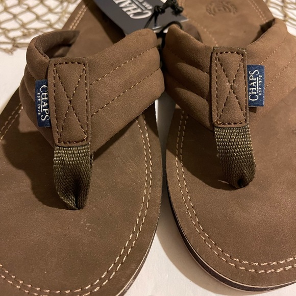 NWT Mens Chaps Brown Thong Sandals Flip Flops Size 8 - Picture 3 of 6